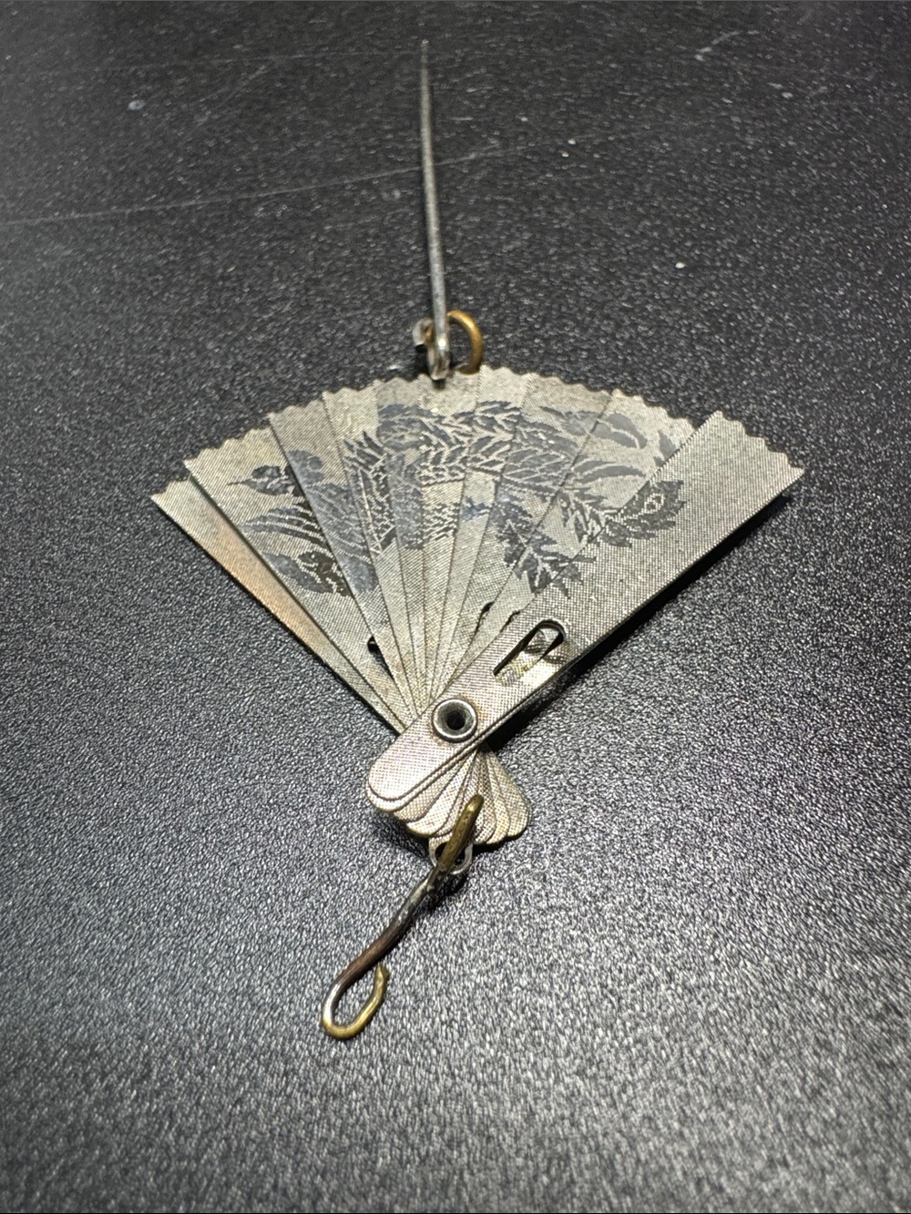 VTG Source Unknown Silver Fan Stick Pin Brooch with Etched Floral Design